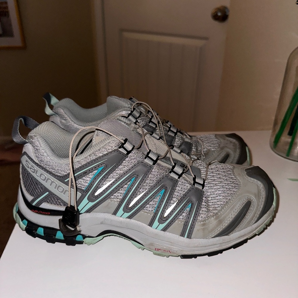 Salomon tennis shoes size 9